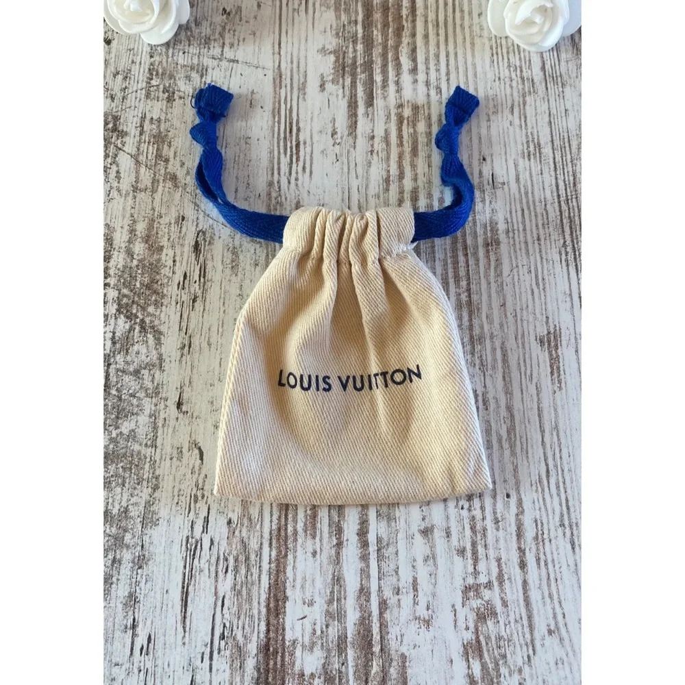 Brand new Louis Vuitton exclusive bundle - Picture 5 of 9